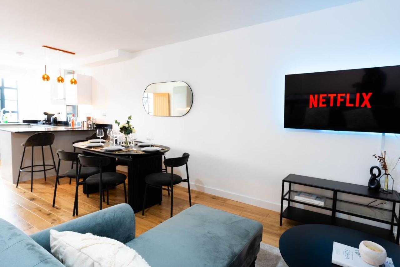 Вилла Stunning Townhouse With Pool Table Бирмингем Экстерьер фото